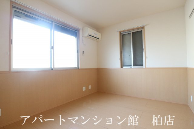 グランドソレイユＡの居間・リビング