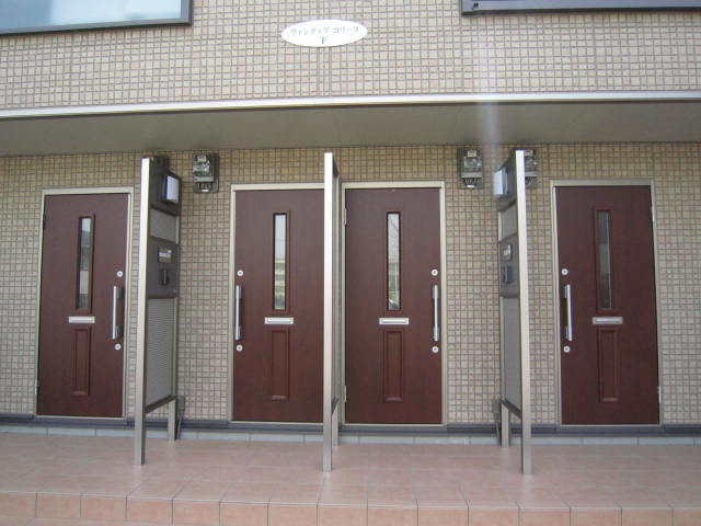 ウィンディアコリーヌF棟のエントランス