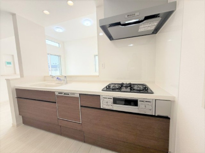 【外観】 | 【仲介手数料３６０万円が無料！】■ | 【諸費用３６０万円ＯＦＦ！】
■決算特別キャンペーン！「物件概要」の「諸費用」欄をご覧下さい！
■住宅性能評価６項目で最高評価
■高断熱仕様
■省エネ性能ラベル
■太陽光パネル（１号棟）
■内覧可能