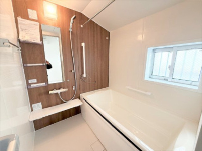 【浴室】 | 【仲介手数料３６０万円が無料！】■リビングは吹抜け天井■住宅性能評価６項目で最高評価 | 【諸費用３６０万円ＯＦＦ！】
■決算特別キャンペーン！
■リビングは吹抜け天井
■住宅性能評価６項目で最高評価
■ＺＥＨ水準住宅
■高断熱仕様
■太陽光パネル発電
■省エネ性能ラベル