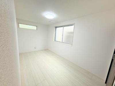 【洋室】 | 【仲介手数料３６０万円が無料！】■ | 【諸費用３６０万円ＯＦＦ！】
■決算特別キャンペーン！「物件概要」の「諸費用」欄をご覧下さい！
■住宅性能評価６項目で最高評価
■高断熱仕様
■省エネ性能ラベル
■太陽光パネル（１号棟）
■内覧可能