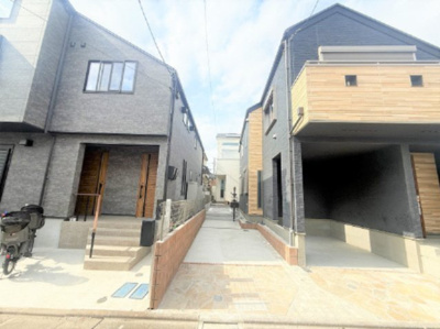 【外観】 | 【仲介手数料３６０万円が無料！】■リビングは吹抜け天井■住宅性能評価６項目で最高評価 | 【諸費用３６０万円ＯＦＦ！】
■決算特別キャンペーン！
■リビングは吹抜け天井
■住宅性能評価６項目で最高評価
■ＺＥＨ水準住宅
■高断熱仕様
■太陽光パネル発電
■省エネ性能ラベル