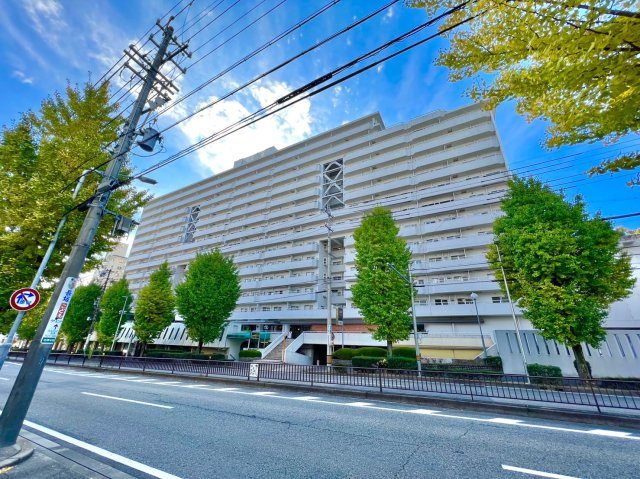 虹ヶ丘マンション本館の外観