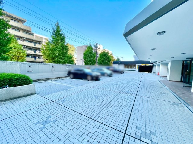 虹ヶ丘マンション本館の駐車場|来客用駐車場