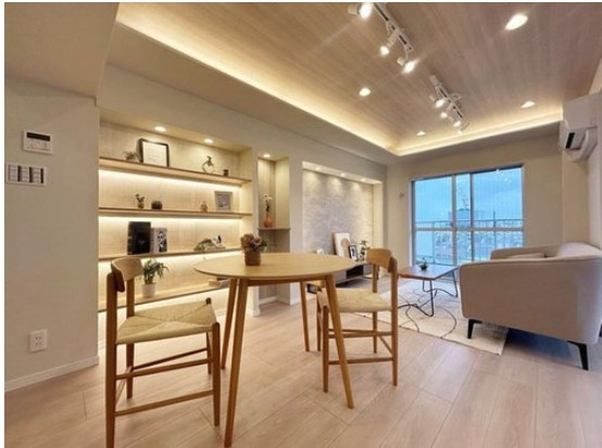 ★仲介手数料無料★パシフィック自由ケ丘マンション（通貨価値が下がっている時には、品質保証されたリノベーションマンションに投資していきましょう）の居間・リビング