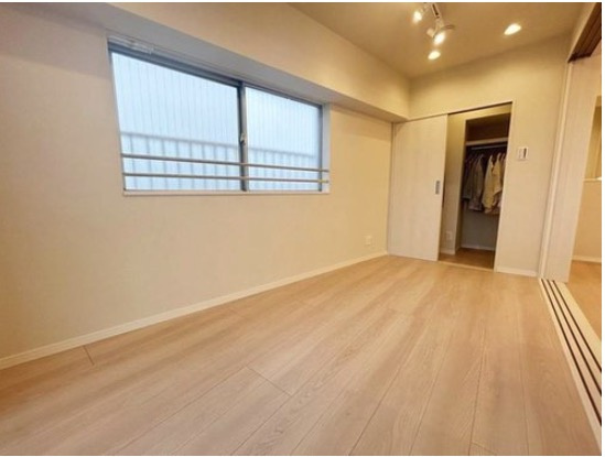 ★仲介手数料無料★パシフィック自由ケ丘マンション（通貨価値が下がっている時には、品質保証されたリノベーションマンションに投資していきましょう）の洋室