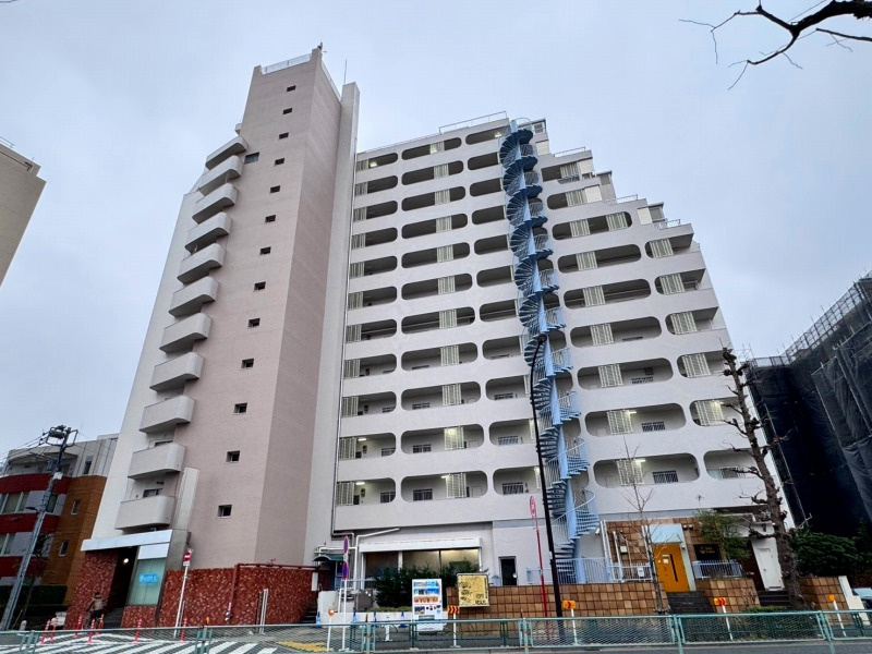 ★仲介手数料無料★パシフィック自由ケ丘マンション（通貨価値が下がっている時には、品質保証されたリノベーションマンションに投資していきましょう）の外観