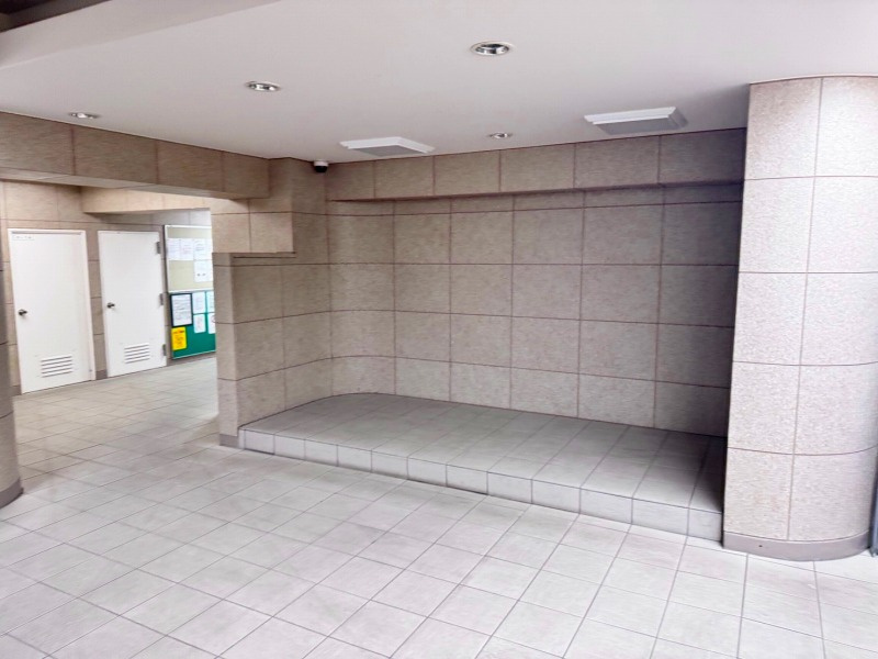 ★仲介手数料無料★パシフィック自由ケ丘マンション（通貨価値が下がっている時には、品質保証されたリノベーションマンションに投資していきましょう）のエントランス