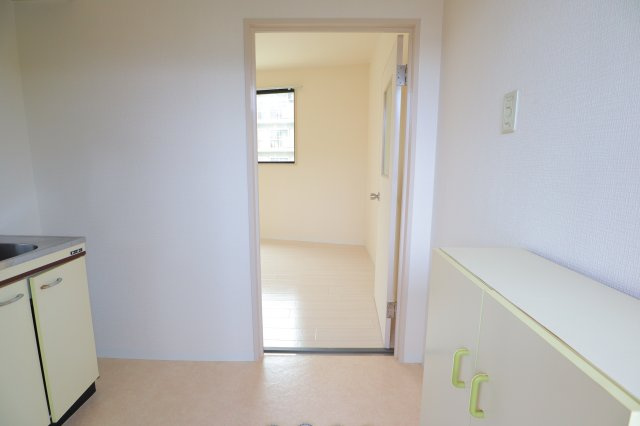 諏訪東生駒ビルの和室