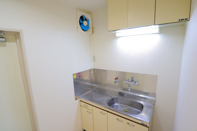 諏訪東生駒ビルのキッチン