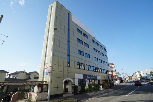 諏訪東生駒ビルの外観