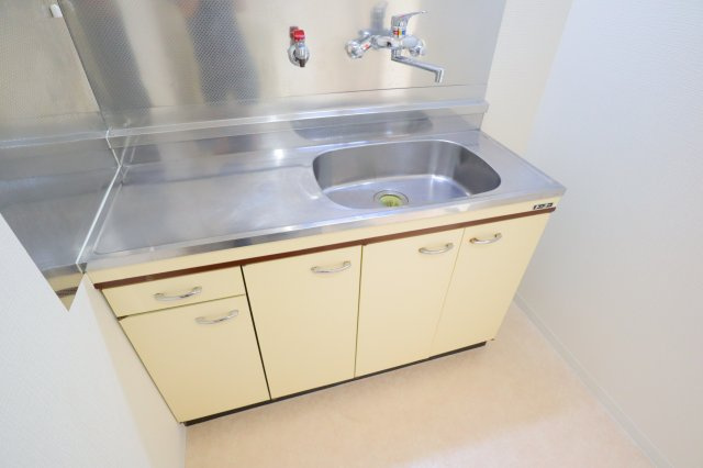 諏訪東生駒ビルのキッチン