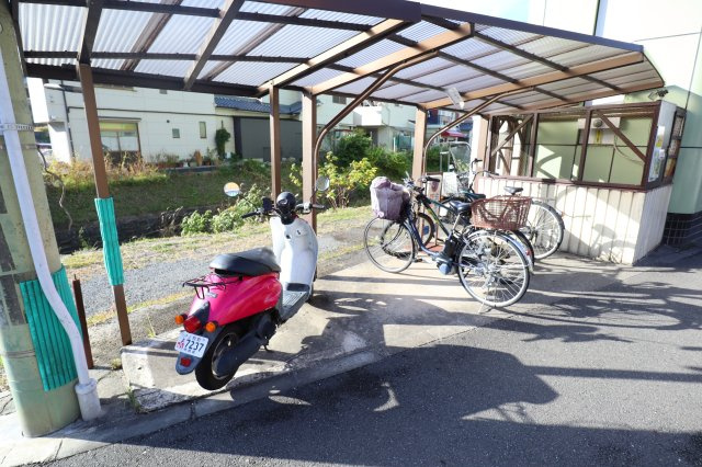 諏訪東生駒ビルのロビー