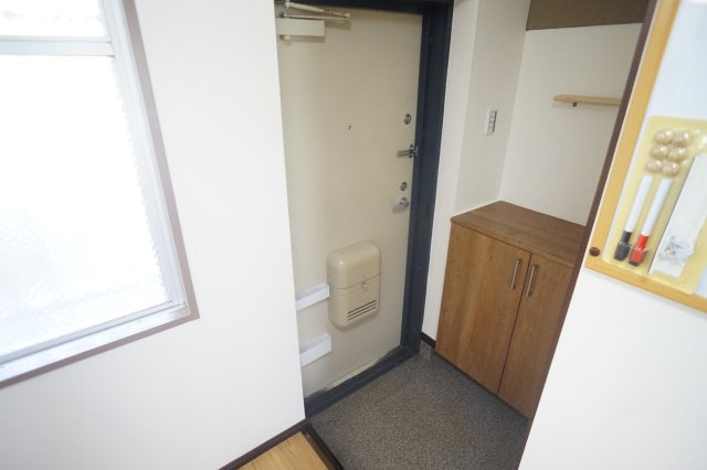 聖和ハイツ生駒の玄関