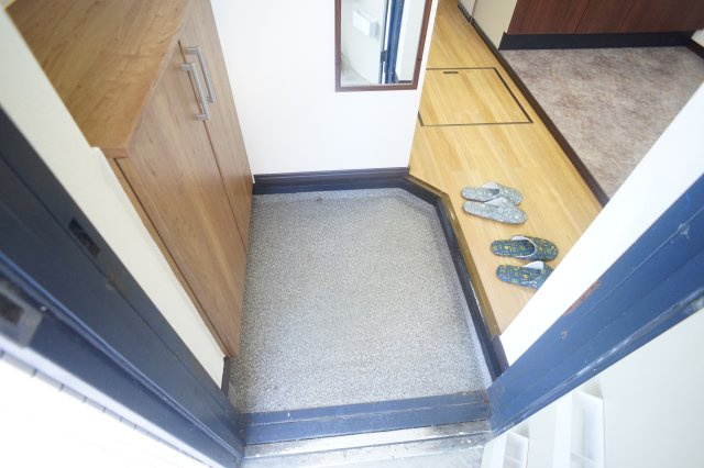 聖和ハイツ生駒の玄関