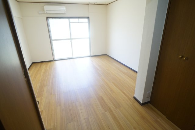 聖和ハイツ生駒の居間・リビング