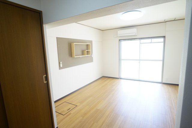 聖和ハイツ生駒の居間・リビング