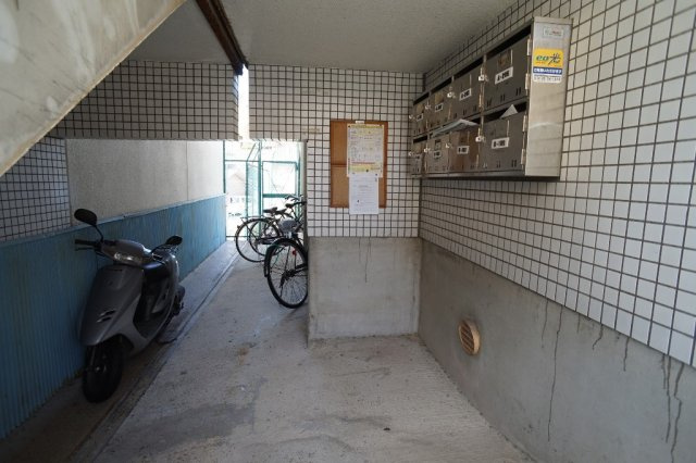 聖和ハイツ生駒のエントランス