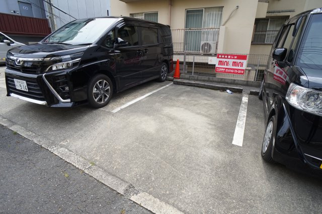 植田ビル東生駒ハイツの駐車場