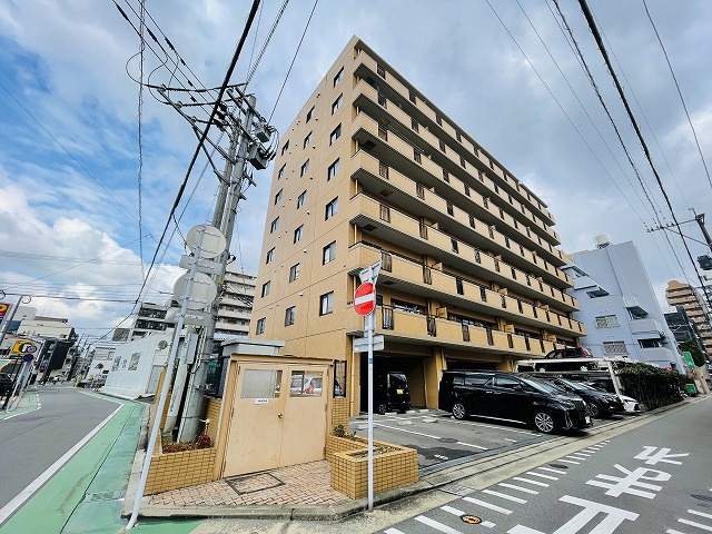 【外観】 | ダイアパレスグラン・ステージ博多 | 敷地内駐車場空きあり、徒歩・自転車での移動圏内に生活利便施設が充実しています