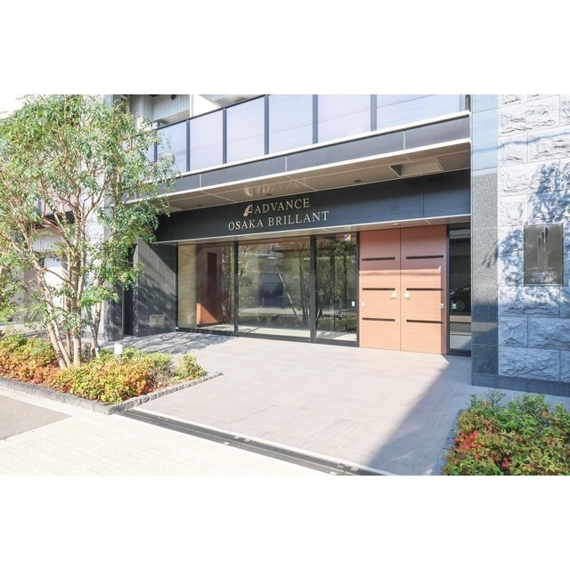 アドバンス大阪ブリアントのエントランス