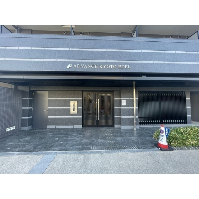アドバンス京都エーデルのエントランス