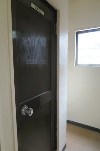 星川ビルのトイレ|上野の貸店舗・貸事務所。
「星川ビル」のことなら(株)メイワ・エステートへ