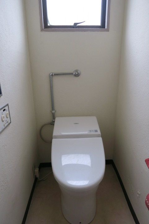 星川ビルのトイレ|上野の貸店舗・貸事務所。
「星川ビル」のことなら(株)メイワ・エステートへ