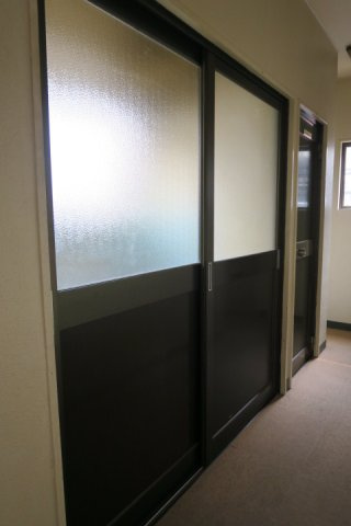 星川ビルのキッチン|上野の貸店舗・貸事務所。
「星川ビル」のことなら(株)メイワ・エステートへ