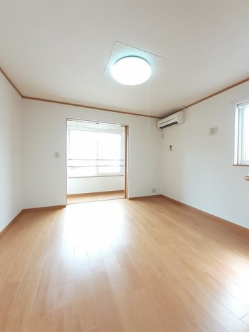 ヴィラノールＧの居間・リビング|ゆったり過ごせるリビングです