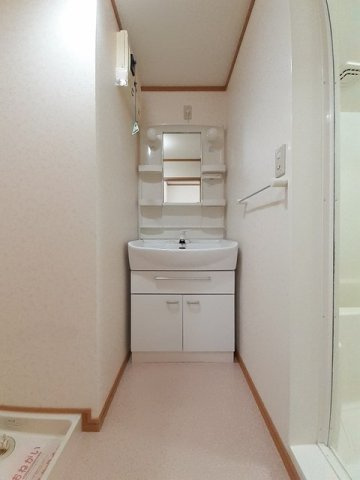 ヴィラノールＧの洗面所|脱衣スペースもあります