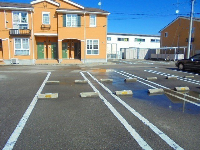 ブリアントビュ－　Ｃの駐車場|車をお持ちの方に嬉しい駐車場付きの物件です