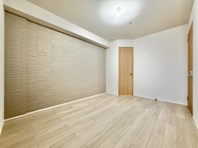 【洋室】 | ビッグカーサ堺しらさぎ駅前casaG | 全居室には収納を完備！普段使いのお洋服や小物はもちろん、季節物のお洋服などもしっかりと整理整頓おしまい頂けます。居室空間をより広く隅々までお使いいただけますね♪