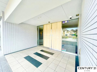 【エントランス】 | ビッグカーサ堺しらさぎ駅前casaG | 流行に左右されず、将来にわたって価値が継続する「上質」な佇まい。親しみやすさといった暮らしを豊かにしてくれる住空間です。