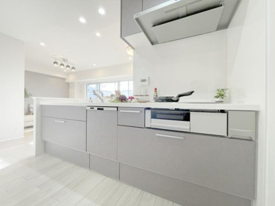 【キッチン】 | ビッグカーサ堺しらさぎ駅前casaG | 本を読みながら料理をしたり、家族とコミュニケーションを取りながら家事をしたり。毎日必ず使い、案外長い時間を過ごす場所だからこそ妥協したくない部分ですね♪