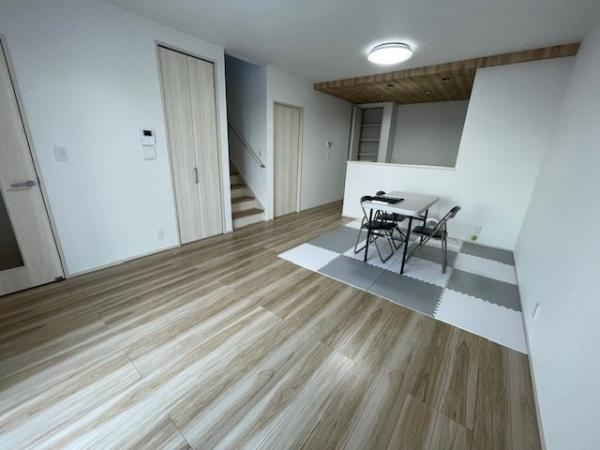 【居間・リビング】 | 摂津市一津屋2丁目　新築戸建