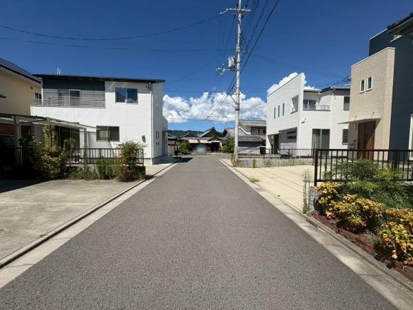 紀の川市北大井　中古戸建の前面道路含む現地写真