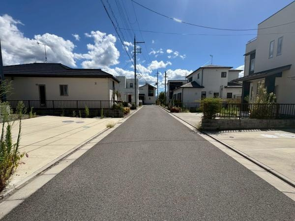 紀の川市北大井　中古戸建の前面道路含む現地写真
