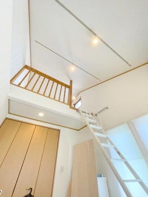 【内装】 | 三郷市戸ケ崎4丁目戸建 | 天井高を活かした開放的なロフト♪秘密基地のようなワクワク感♪