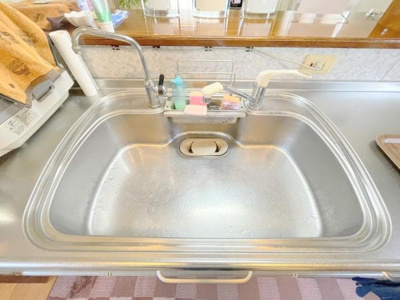 【キッチン】 | 三郷市戸ケ崎4丁目戸建 | 女性に人気のカウンターキッチン♪TVやお子様の様子を見ながらお料理が可能です♪