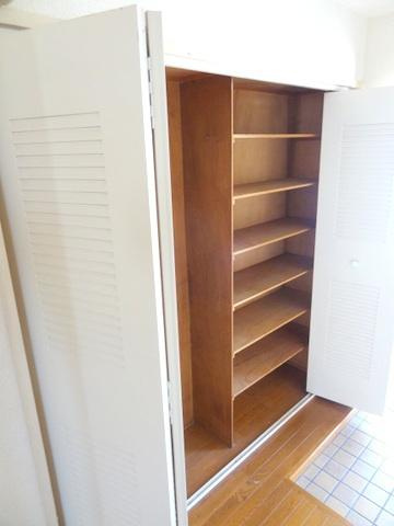 平和マンションの収納|★大容量の玄関収納です★