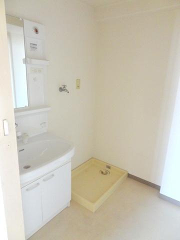 平和マンションの洗面所|★独立洗面台です★