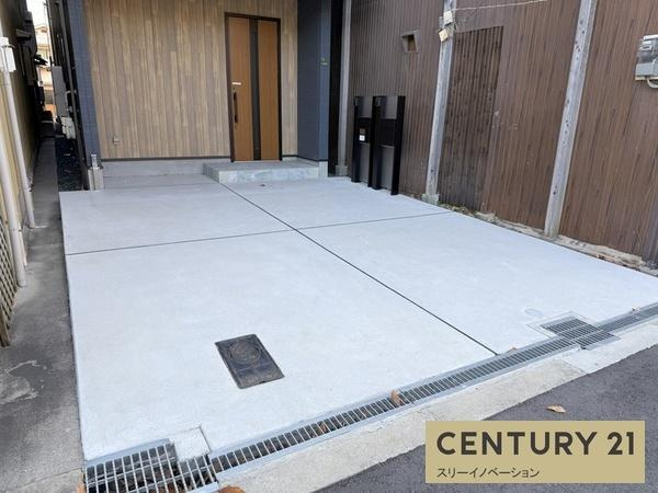 鶴町3丁目　貸家の駐車場