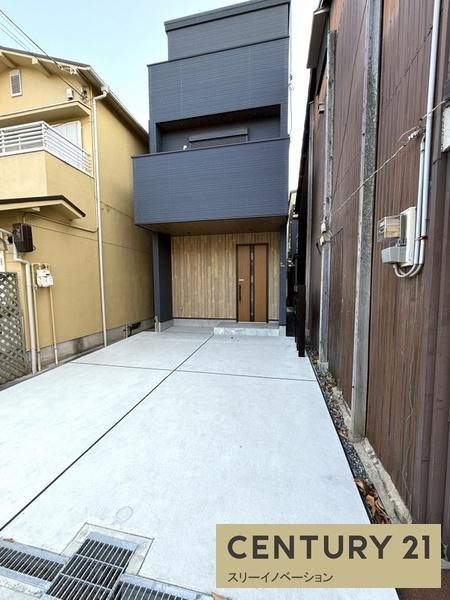 鶴町3丁目　貸家の駐車場