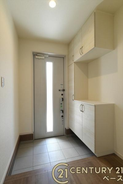 リーブルガーデン古市町 １号棟 ／新築一戸建の内観：施工例|■玄関には大容量シューズボックス完備！■