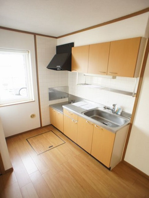 【キッチン】 | サンハイツ | 便利な吊戸棚が付いています♪