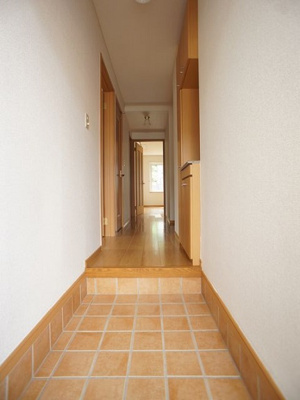 【玄関】 | ドリ－ムハイツＤ | 1階玄関！たくさん収納できるシューズボックスが付いています♪