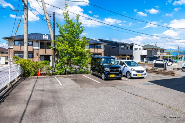 サン・ムーン山内の駐車場