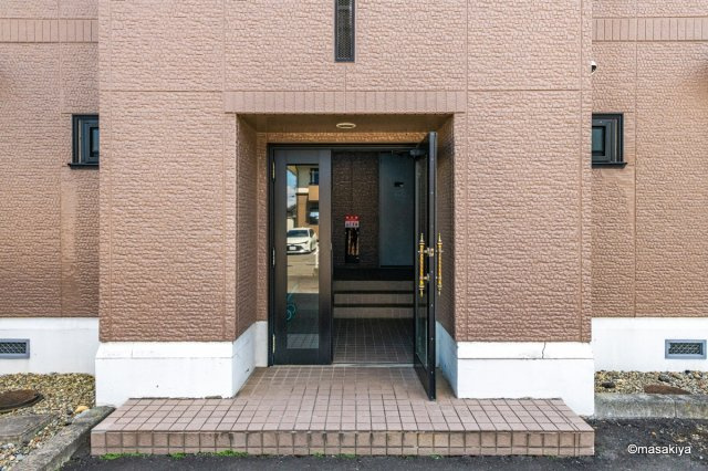 サン・ムーン山内のエントランス