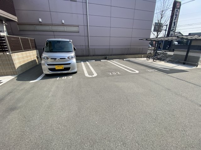 ユアメゾンＮＡＯの駐車場
